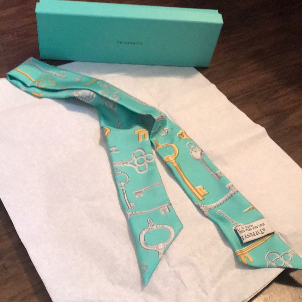 Tiffany Scarf - Picture 4 of 7